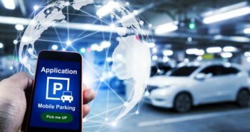 Smart Parking: Die Zukunft der Parkplatzverwaltung in touristischen Hotspots (Foto: AdobeStock - 247355101 Vittaya 25)